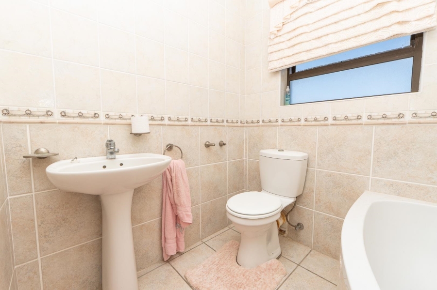 7 Bedroom Property for Sale in Myburgh Park Western Cape